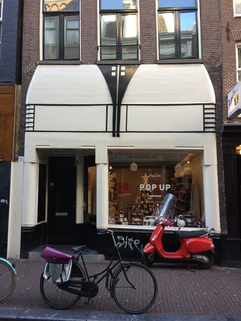 Hartenstraat 15 winkelpui.
<br/>
Redactie, 2014-12-30